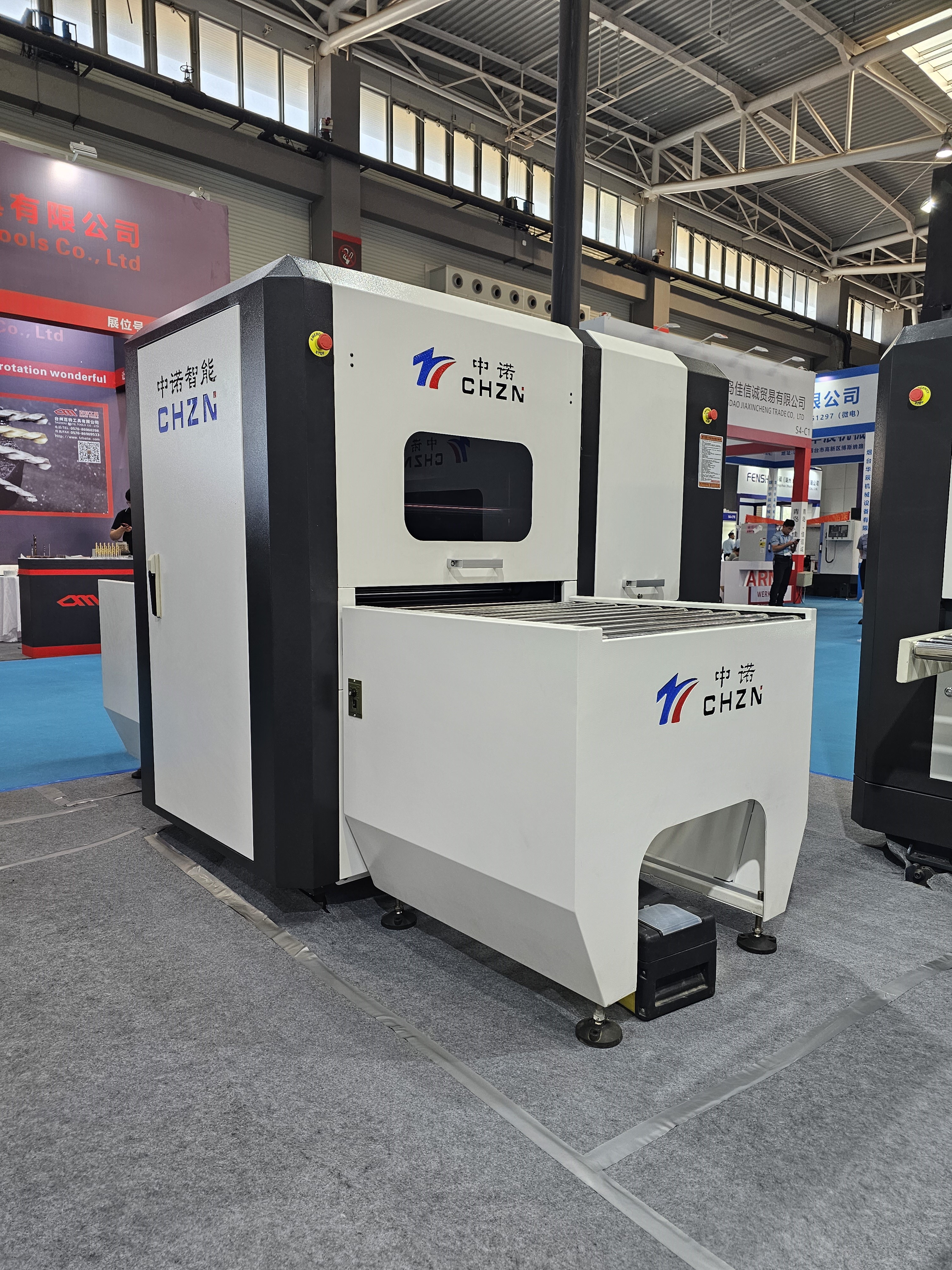 New Features in Zhongnuo's Leveling Machine: A Breakthrough in Roller Replacement Technology